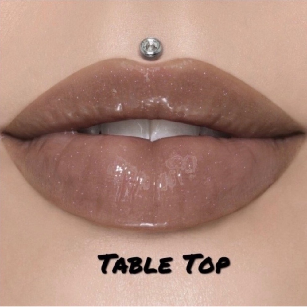TABLE TOP  New in Box Jeffree Star The Gloss Shiny Golden Brown Tan